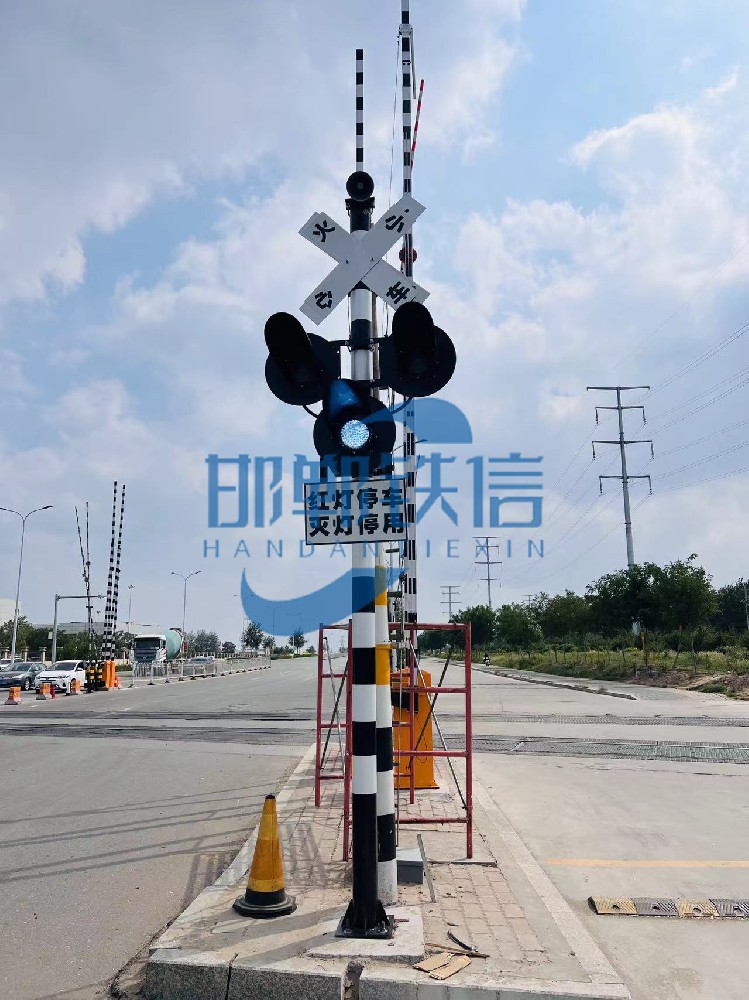 銀川40米大道口改造完成，鐵標鋁合金DK.3無線傳輸信號機，12臺欄木機聯動控制 